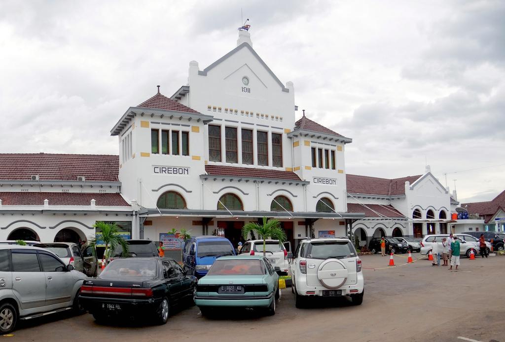 Hotel Koening Cirebon Eksteriør bilde